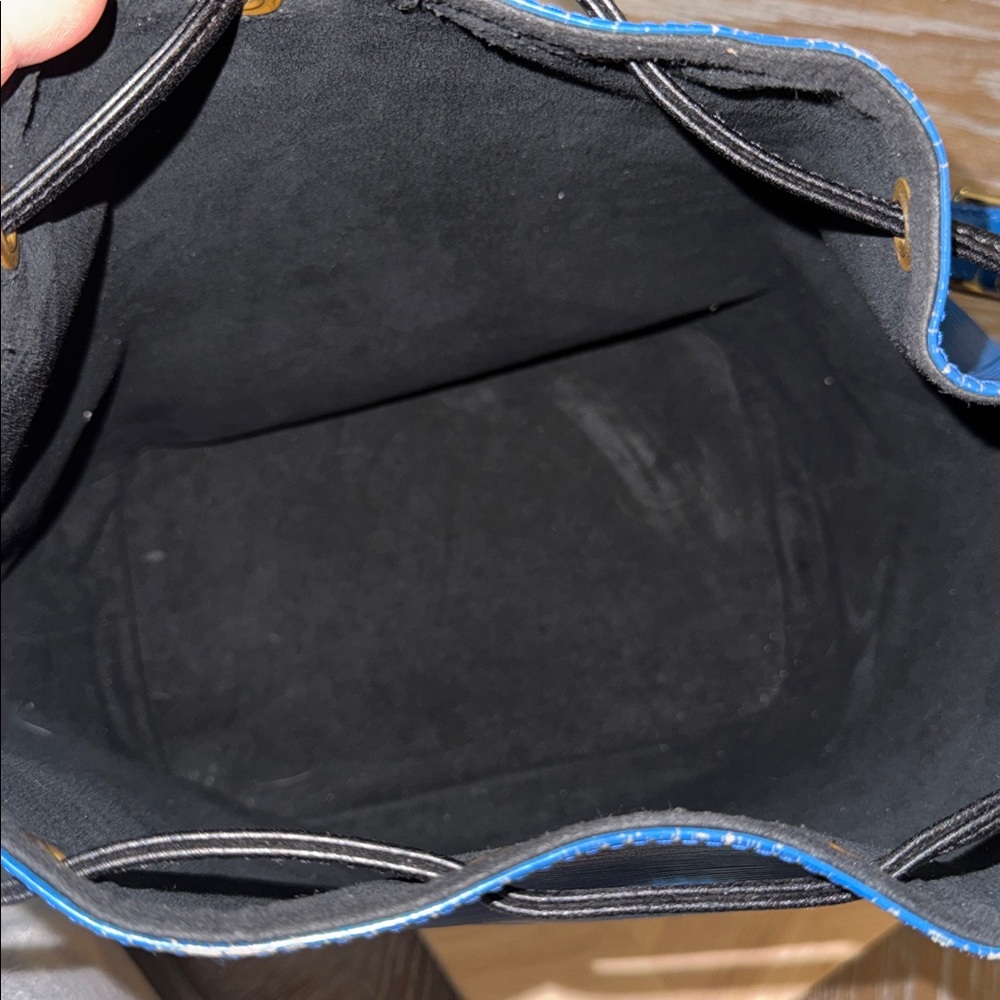 Louis Vuitton Epi Noé bucket bag in Toledo blue leather. - Picture 8 of 15
